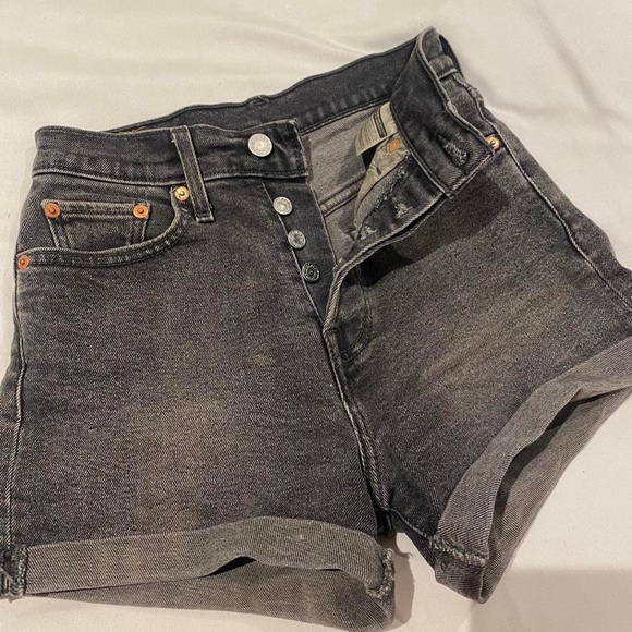 Levi's denim shorts - Picture 4 of 5